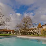 Chateau De La Combe Bed & Breakfast 4*