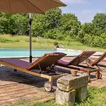 Chateau De La Combe Bed & Breakfast 4*