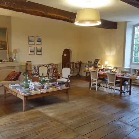 Chateau De La Combe فندق مبيت وإفطار 4*