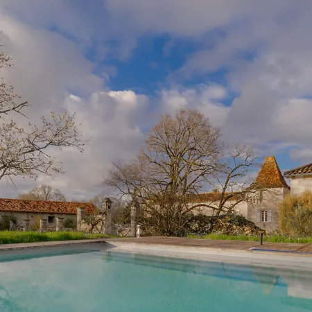 Chateau De La Combe فندق مبيت وإفطار 4*