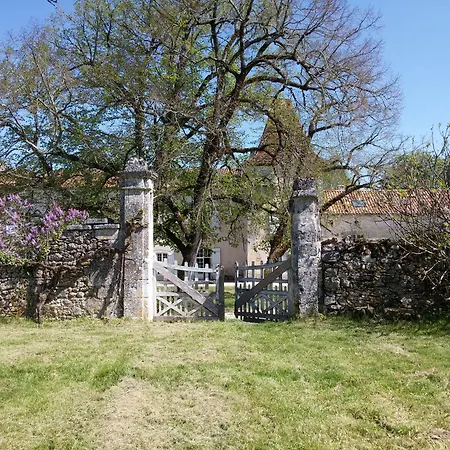 Chateau De La Combe فندق مبيت وإفطار 4*