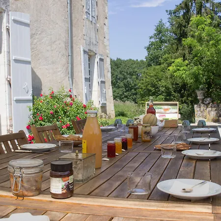 Chateau De La Combe فندق مبيت وإفطار 4*