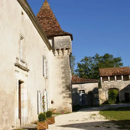 Chateau De La Combe Bed & Breakfast 4*