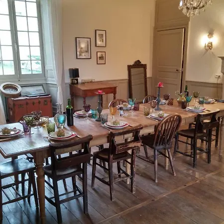 Chateau De La Combe 住宿加早餐酒店 4*