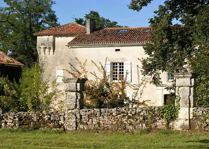 Chateau De La Combe 4*