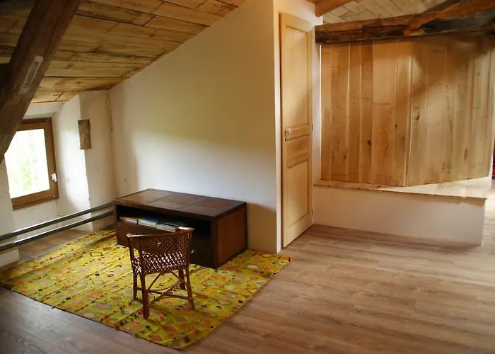 Chateau De La Combe فندق مبيت وإفطار