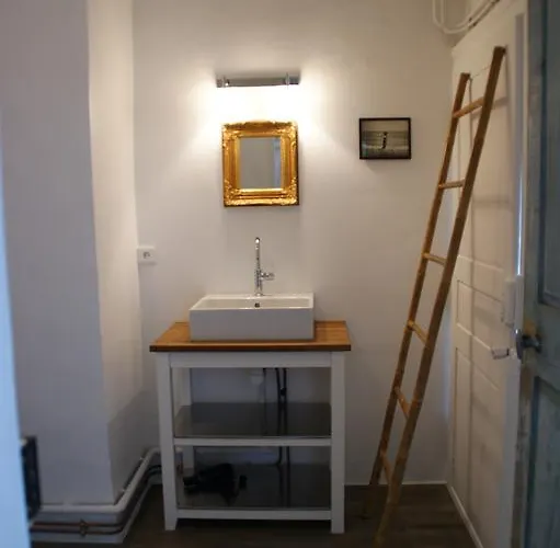 Chateau De La Combe فندق مبيت وإفطار 4*