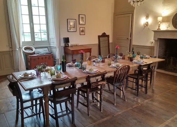 Chateau De La Combe فندق مبيت وإفطار 4*