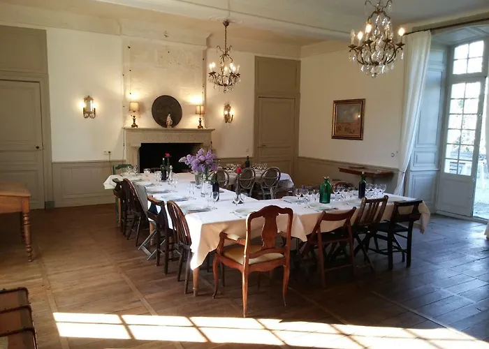 Chateau De La Combe فندق مبيت وإفطار 4*