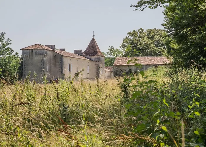 Chateau De La Combe Bed & Breakfast