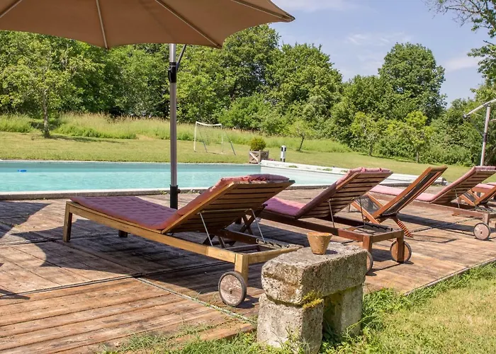 Chateau De La Combe Bed & Breakfast 4*